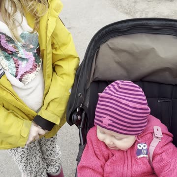 Cornelia Comes Out First — Big Sister Greets Baby Kayla 🎒💕