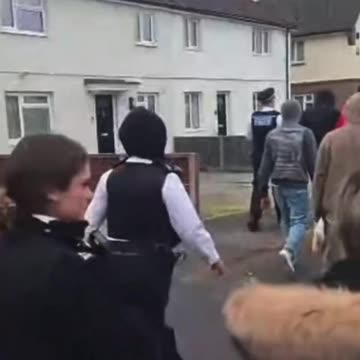 Ohhh West Drayton Again?! The ‘Totally Not a Migrant Hub’ Feeding 2000 People with 3 Meals a Day 😂🚨