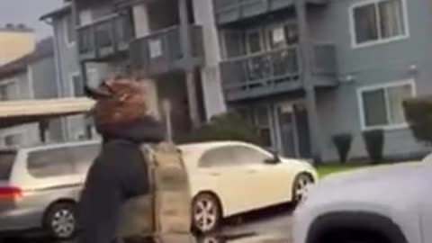 Self-proclaimed ‘immigration attorney’shoves her phone in ICE agent’s face