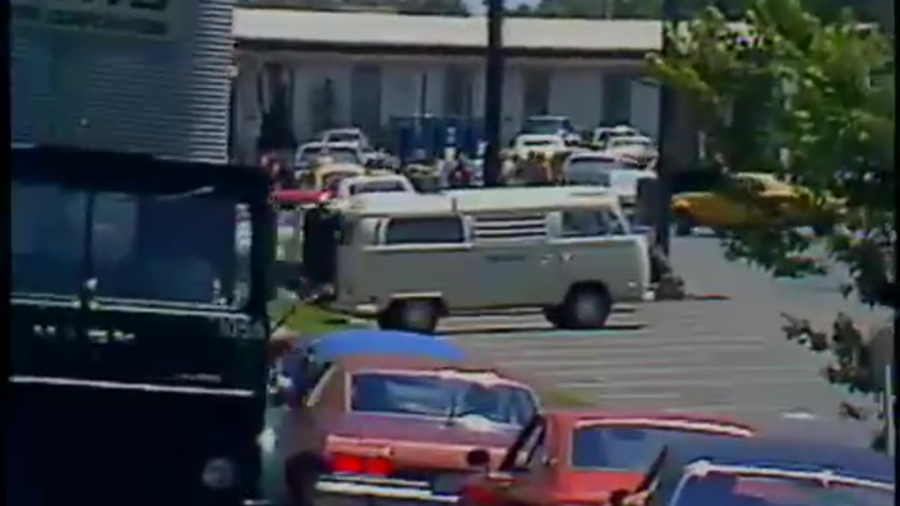 Waiting in line to fill up the car in 1979 - oil crisis