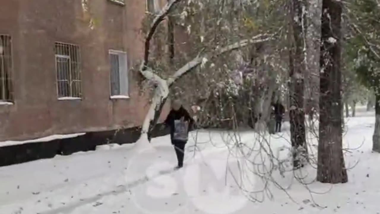 🇰🇿 Snowfall in Pavlodar Region: icy roads and traffic warnings, October 11, 2025