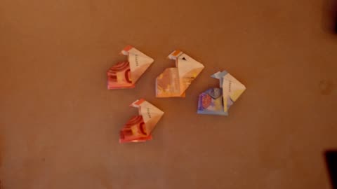 Fold a bunny from a banknote - Very simple tutorial