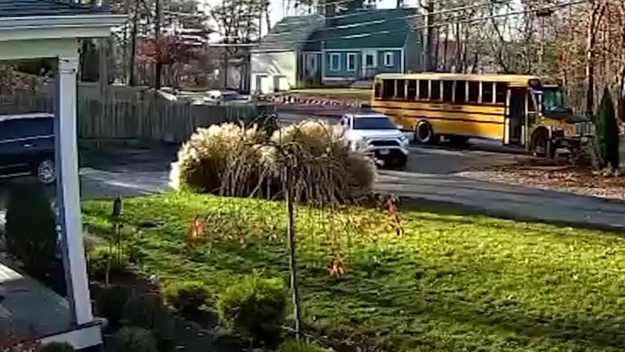 S A RED LIGHT AND THE SCHOOL BUS IS PICKING UP THE KID