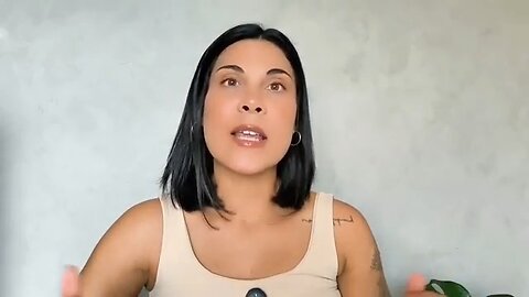 Elas não amadurecem, SÓ PERDEM PODER e se adaptam | A SUBSTÂNCIA