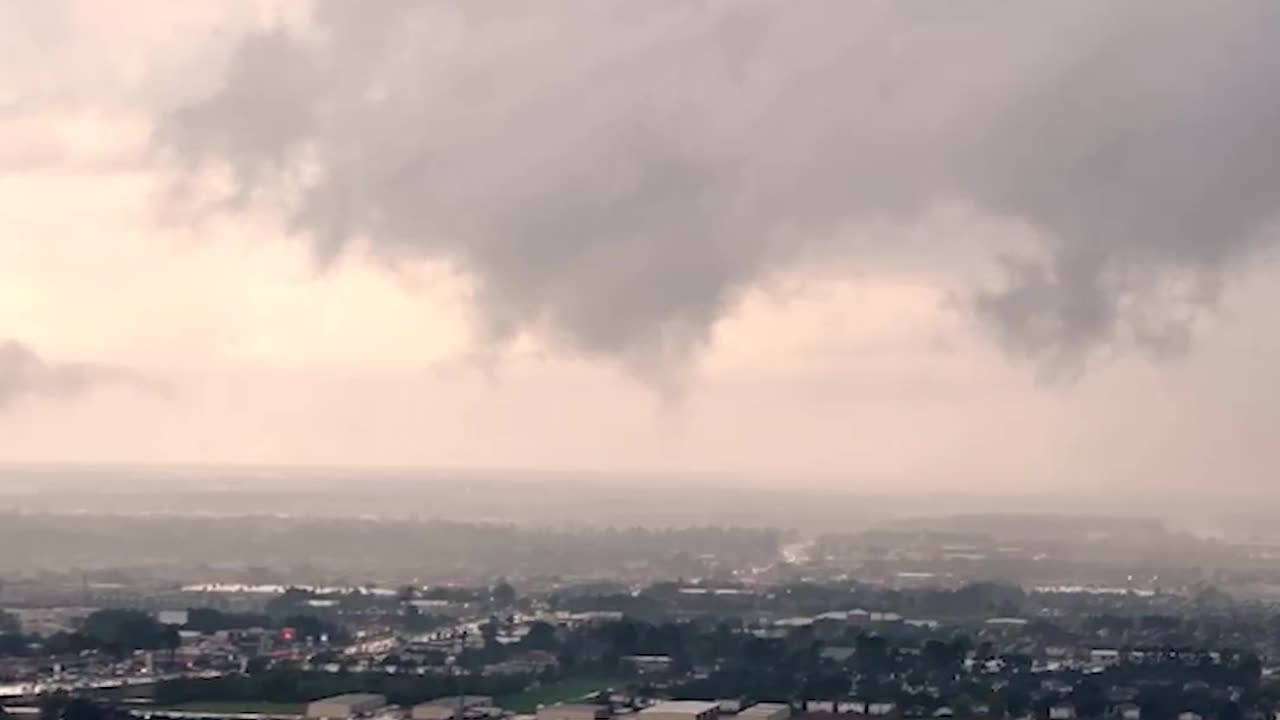 Një tornado godet periferinë e Hjustonit në SHBA, mbi 100 banesa të dëmtuara
