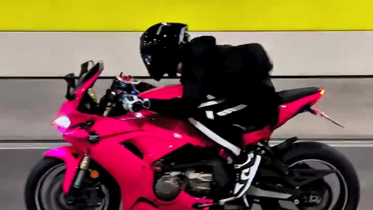 Love makes you bleed, only racing can give you wind and freedom #機車 #創意灵感 #我要上热榜 @快手粉条 @快手热门