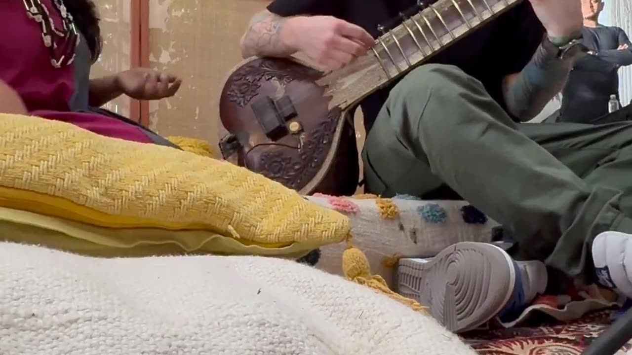 Ed Sheeran's first time playing the Sitar 🧡