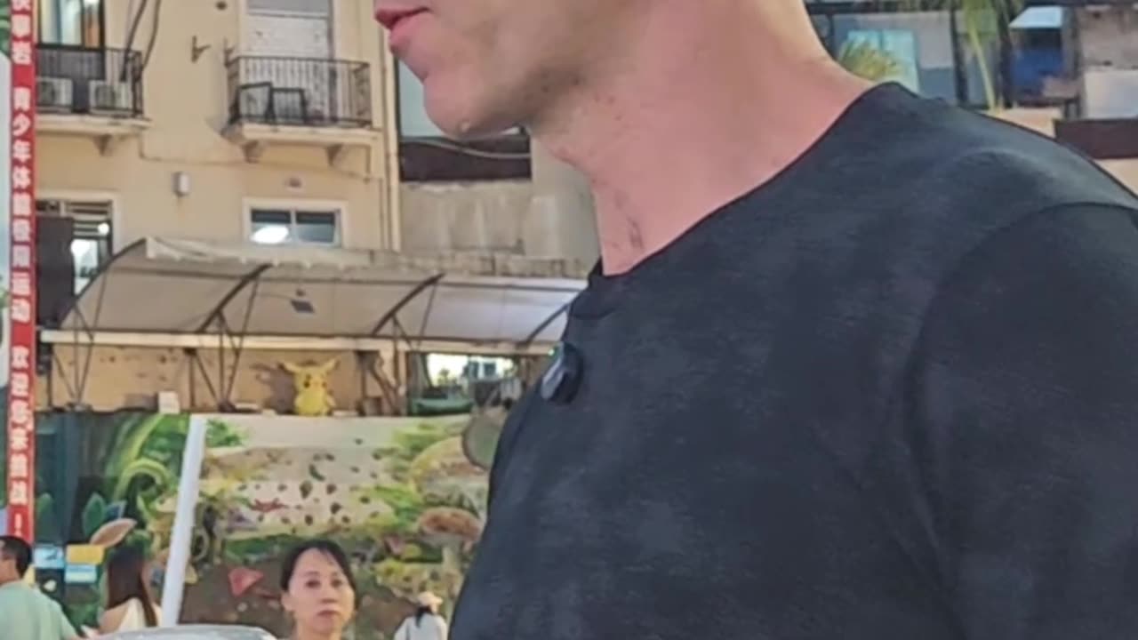 Street Interview with Random People | Honest Public Reactions 🎤 街头随机采访路人 | 路人真实反应🎤