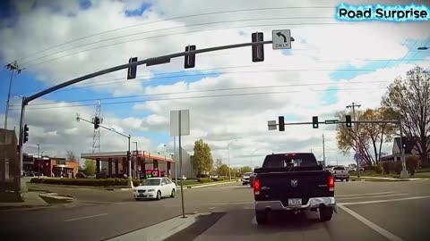 Real Dashcam / Danger awaits you...