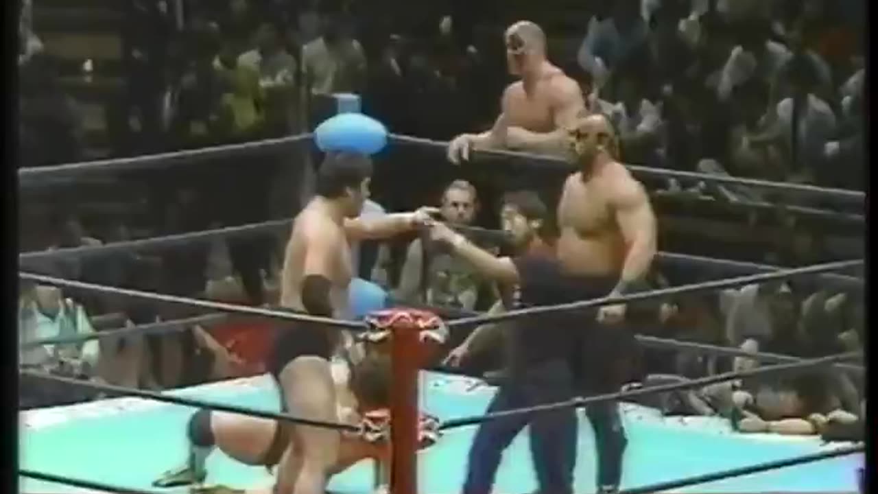 (1985.10.21) Genichiro Tenryu & Jumbo Tsuruta vs The Road Warriors - AJPW