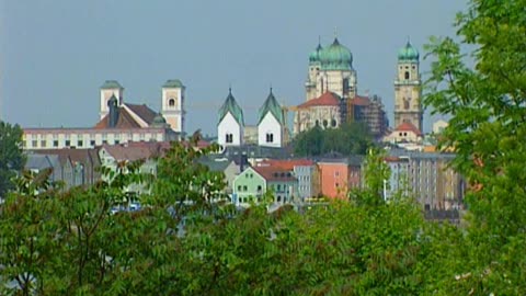 Explore the Wrold (Land of the Danube)