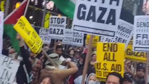 New Yorkers: "ARREST NETANYAHU. STOP THE GENOCIDE."