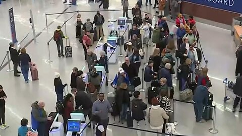 Hundreds of flights delayed as Americans continue holiday travel