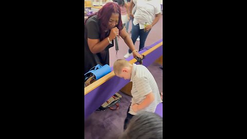 this young man had a praise 🕺🏽with Pastor April A Roby-Bell #praisebreak