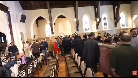 🇺🇸⚡️ — Anti-ICE protesters stormed a Sunday service at Cities