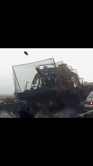 🇷🇺 Vehicles are equipped with substantial anti-drone protection measures