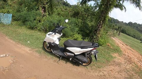 Almost Destroying a Moped in Thailand