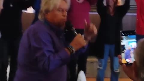 The T-R-U-M-P Chant!