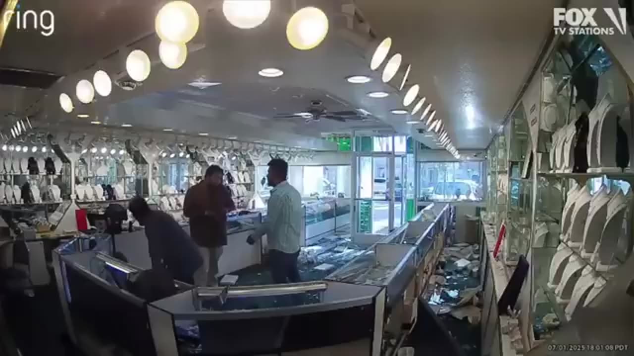 What is one tool a store owner should have to stop this?? 🚨