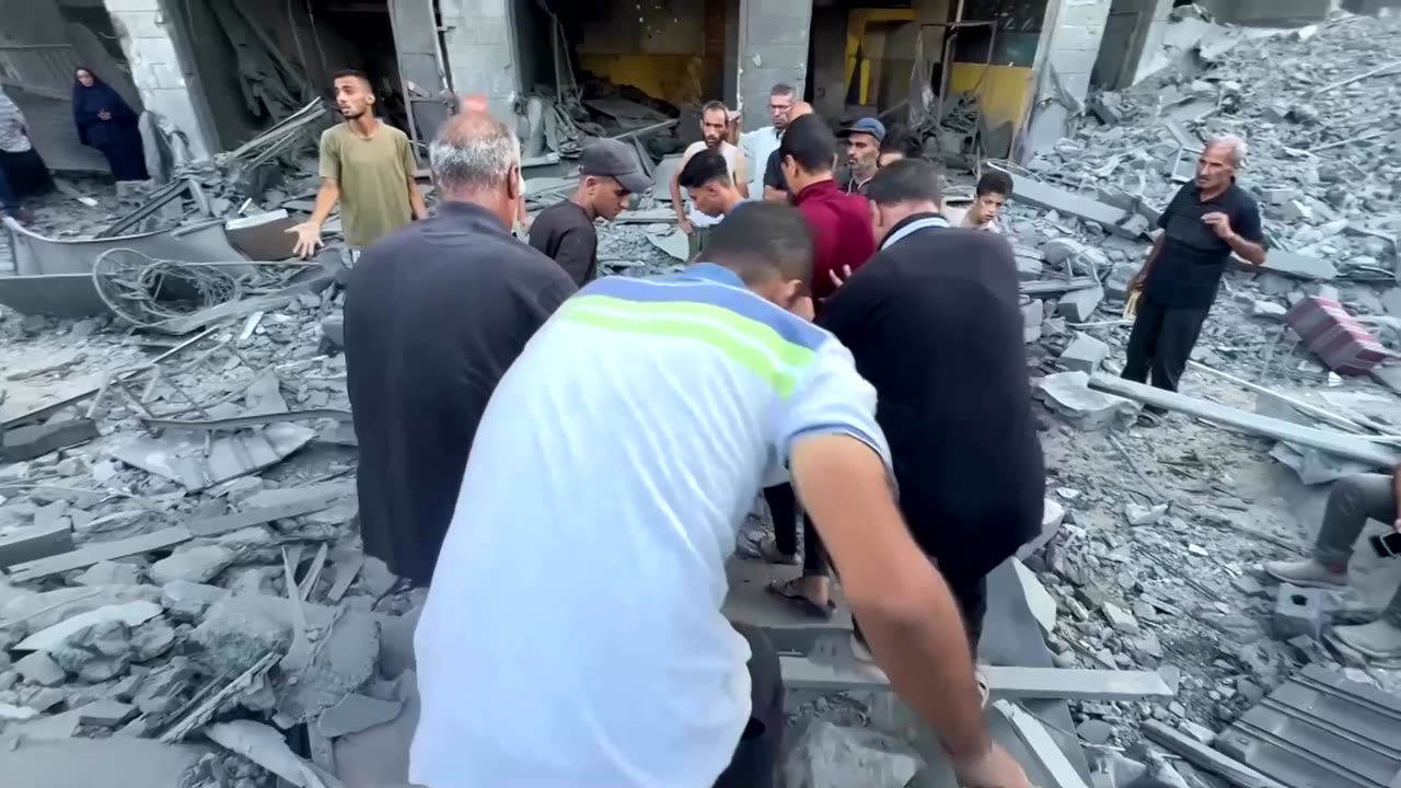 Hamas says it lost contact with 2 hostages in Gaza City siege