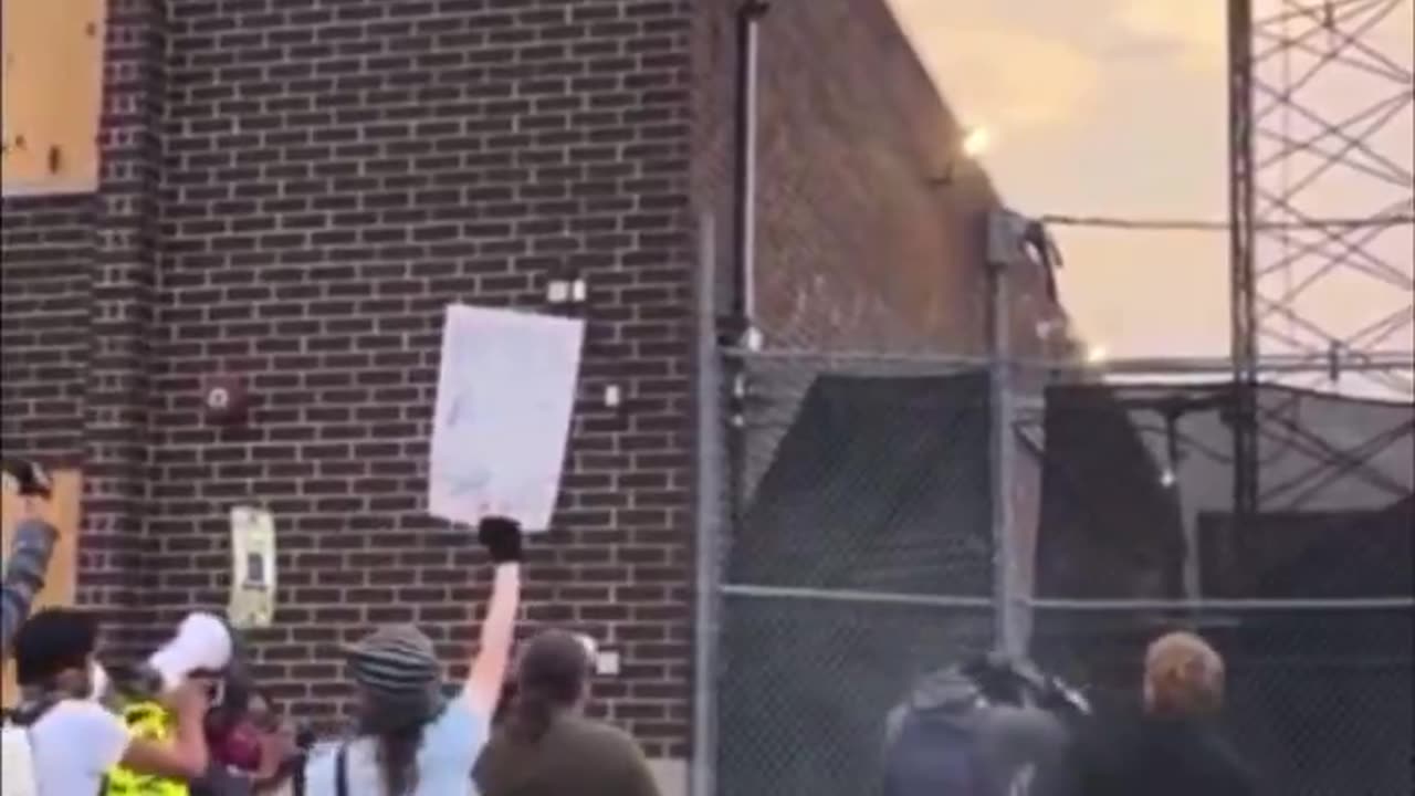 Trump Trooper Sadistically Shoots Unarmed Protestor In The Head With A Rubber Bullet From A Roof