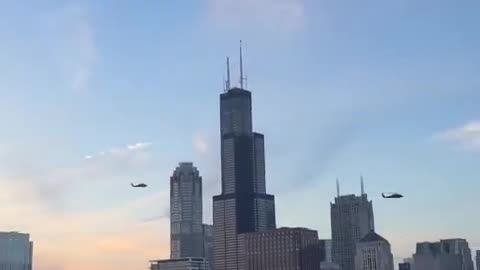 Black Hawks fly over in Chicago 💥