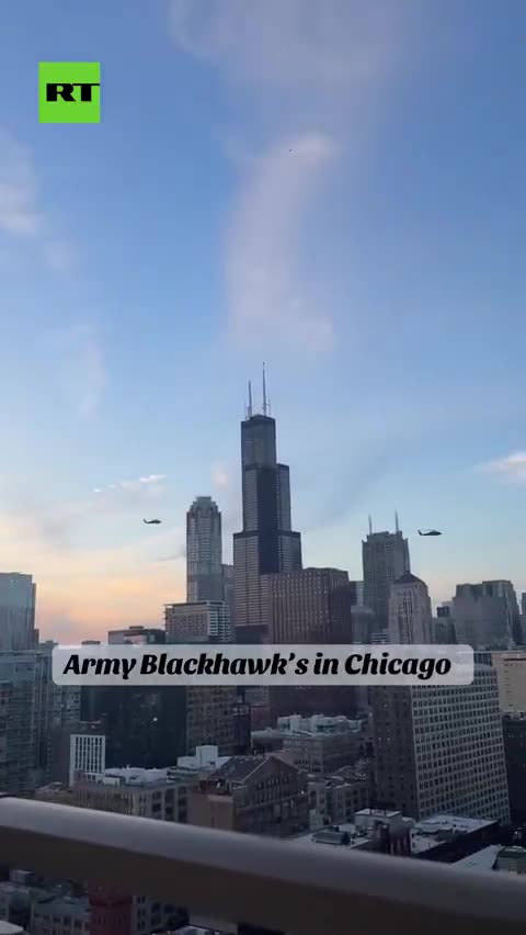 Black Hawks fly over in Chicago 💥