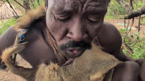 Amazing Fruit 🍎😋😲See Oldman hadza enjoying breakfast, So Sweet nutrition food😋