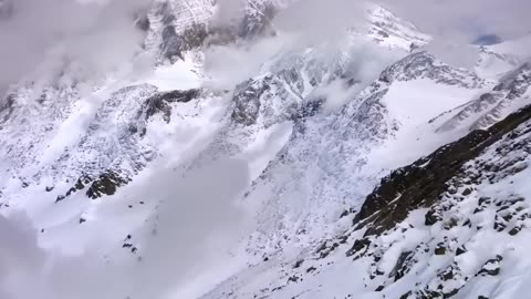 Conquer Mount Everest in 10 Min: Immersive Simulated FPV Journey