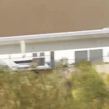 Actor James Woods records the massive Pacific Palisades fire from his driveway