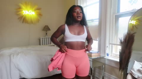 Can You Slay in the Gym？! Watch Me Try These Activewear Fits.