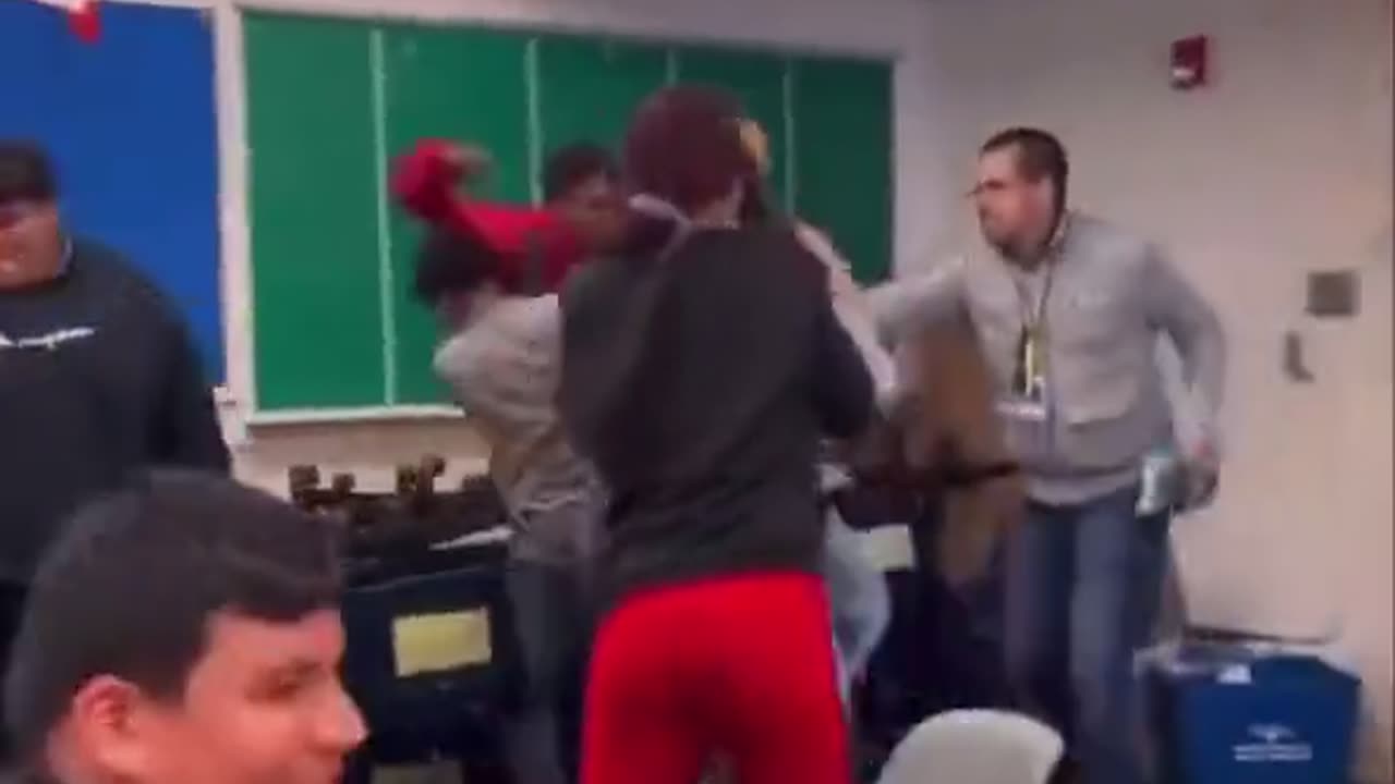 College Funny Fight 🤣