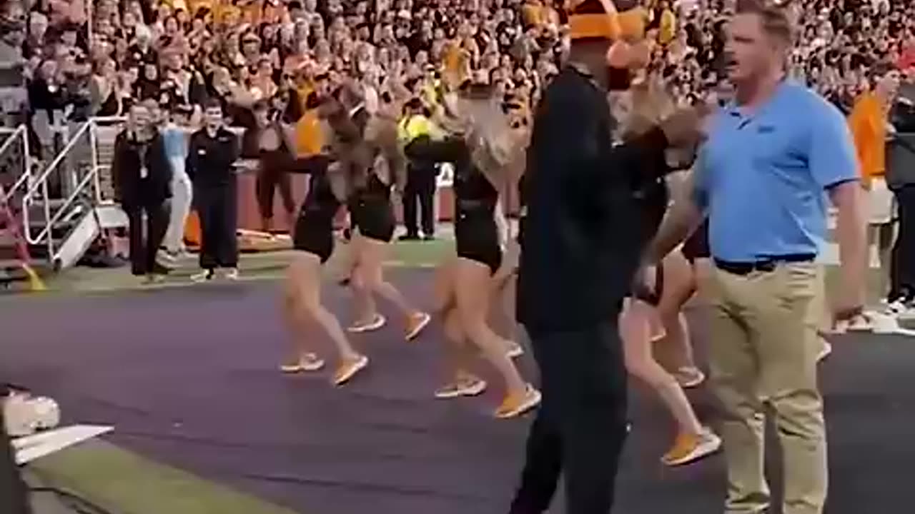 Trending: University ‘security guard’ shows off moves in dance routine