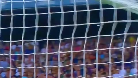 Ronaldo Destroys Piqué with a Top-Corner Rocket ⚽🔥