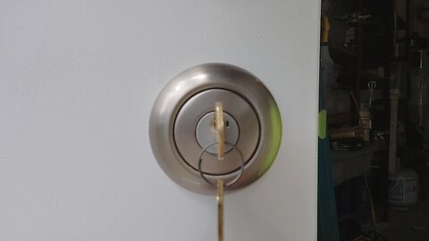 S16E01 - Re-Keying a Home Door Lock the Easy Way