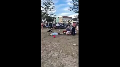 Shocking Video: Chaos Erupts at Bondi Beach Terror Attack – Gunmen Open Fire on Hanukkah Celebration