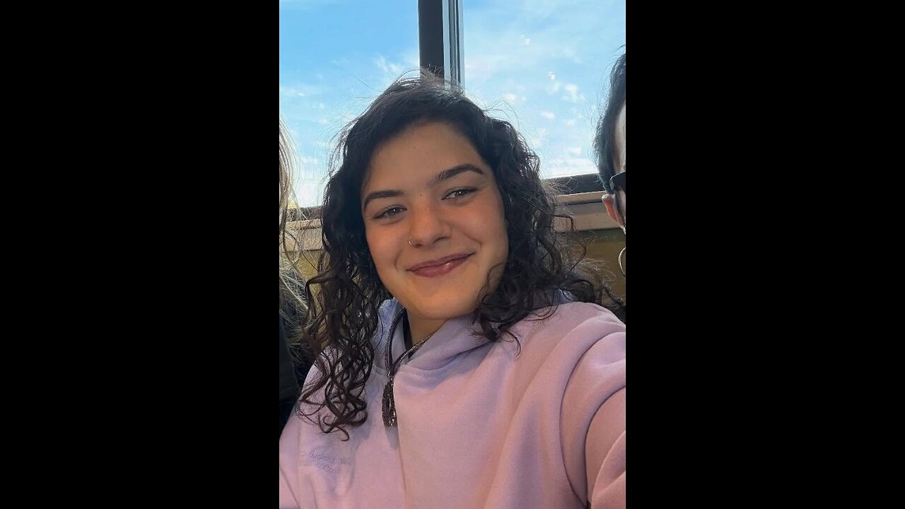 Lys plays minecraft!!