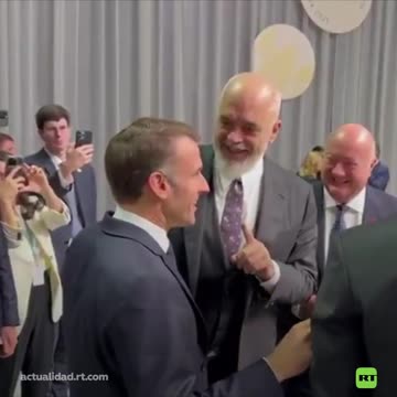 Macron 'abofetea' al primer ministro albanés