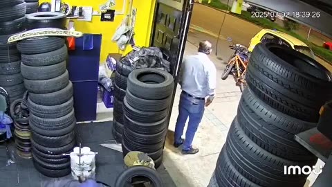 Taxista se roba un celular en montallantas y asegura que se dejó “llevar por la tentación”