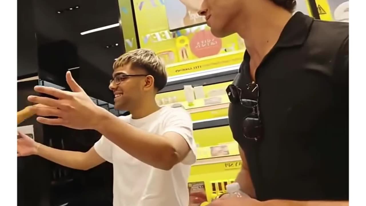 Girl Chooses N3on Over Clavicular as the Better-Looking Person