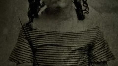 OLD CREEPY LITTLE GIRL PHOTO