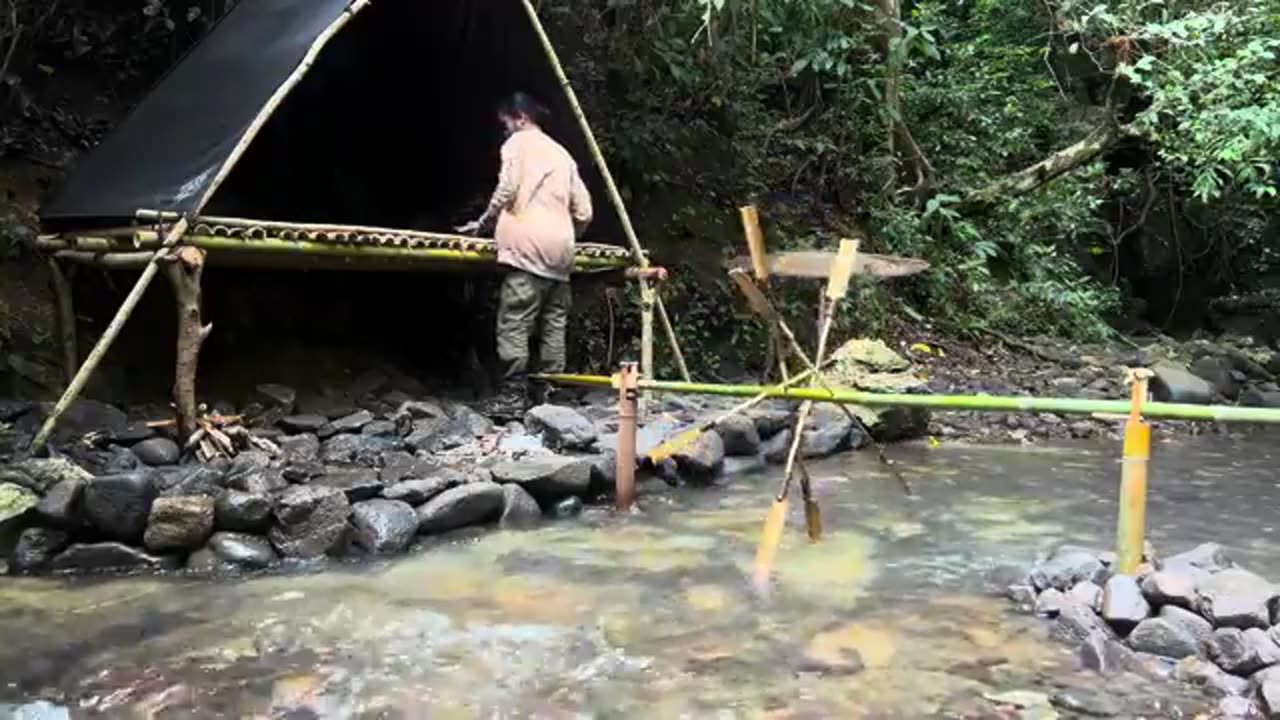 Membangun shelter yang nyaman di hutan