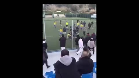 Napoli - CALCIO. RISSA IN CAMPO TRA UNDER 18, SOCIETÀ RITIRA SQUADRA: SEGNALE NECESSARIO (25.02.25)