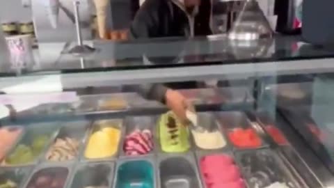 He wanted ice cream, so he decided to steal it. We can't get used to this.