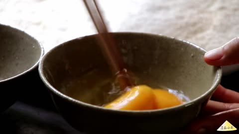 Grandparents living in the countryside eat hamburgers for the first time in their lives
