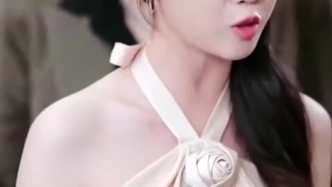 Chàng trai để th=ử lòng bạn gái đã đưa cô về quê
