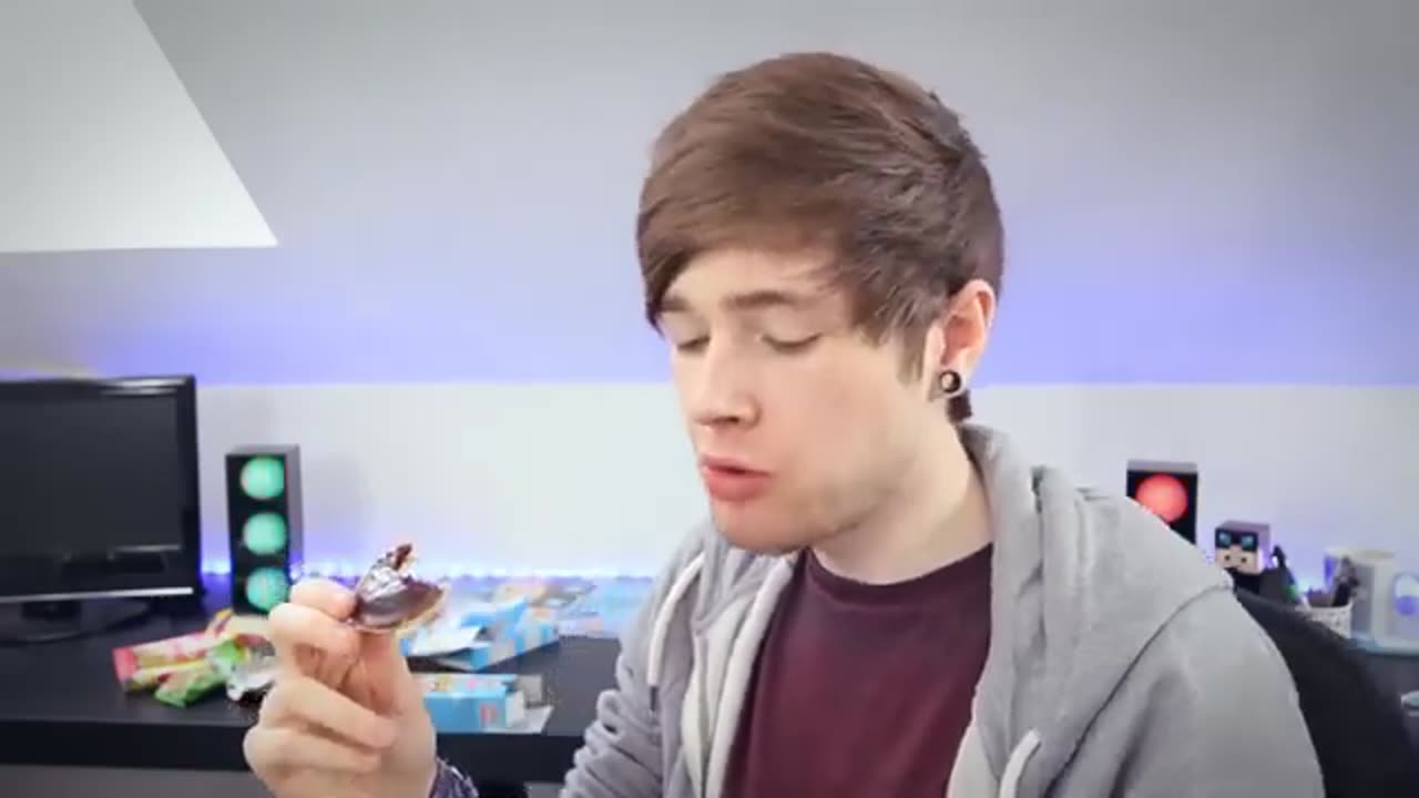 DanTDM tries japanese candy part 1