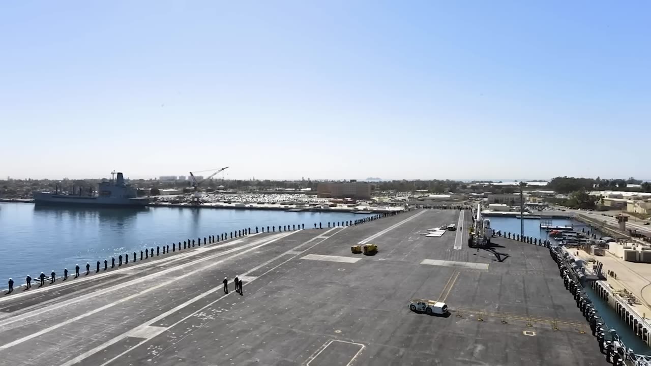 How Aircraft Carriers Prepare 17,000 Meals a Day