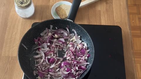 Onion Carbonara spaghetti