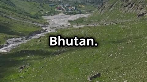 🏞️🕉️🙏🌄 Bhutan's High Himalayas Exploring Isolated Valleys and Sacred Monasteries 🕉️🏞️🏯